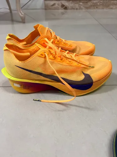 NIKE VAPORFLY 4 NOVO