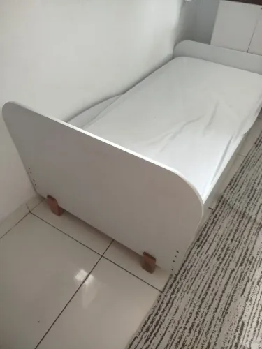 Cama infantil com colchão + capa