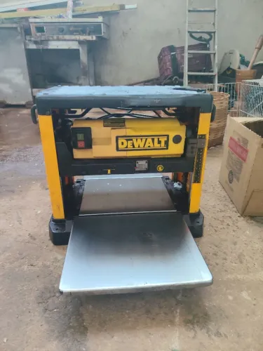 Plaina desgrosso Dewalt