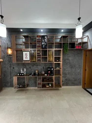 Prateleira industrial para studio de tattoo e rock 