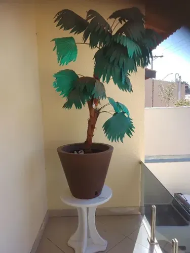 Vaso com mesa e planta artificial 1,20 metrôs 