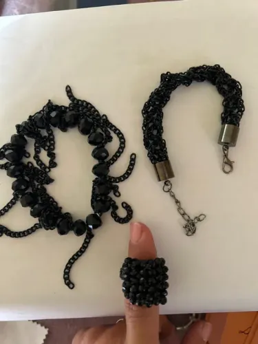 Duas pulseira e um anel