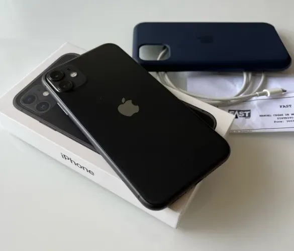 iPhone 11 de 64gb semi novo com caixa 