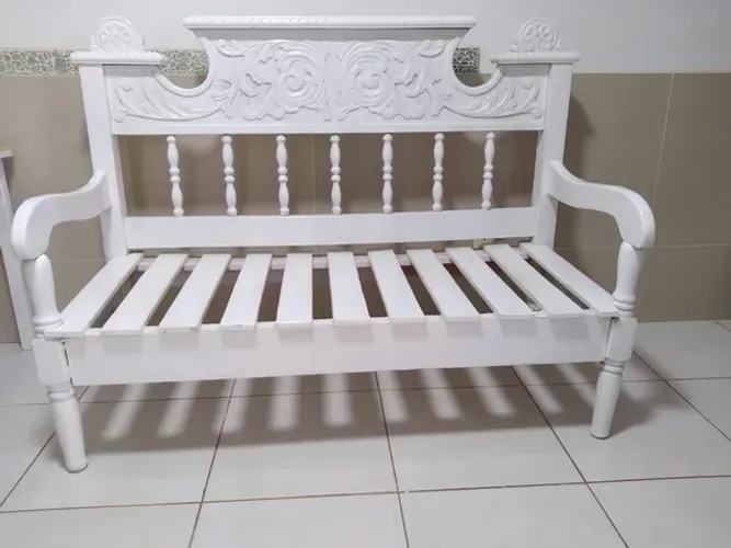 Namoradeira pintado em Laka branca