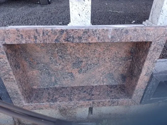 Nicho em granito marrom coral