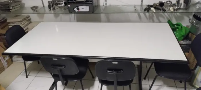 MESA de escritório grande + 05 cadeiras e mesa menor LEIAM O AUNCIO