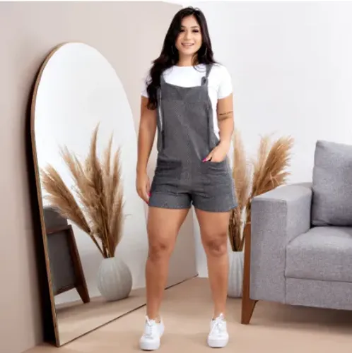 Jardineira Feminina Curta Macaquinho Feminino Soltinho Moletinho Regulável Com Bolso Macac
