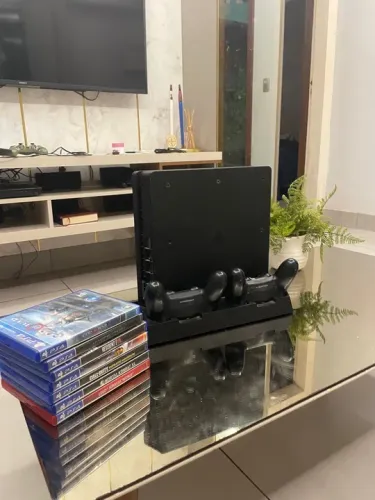 Ps4 Slim 500 gb + Base de suporte para o console.