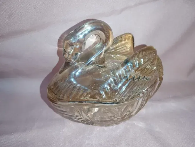 Mantegueira formato Cisne em vidro Glass