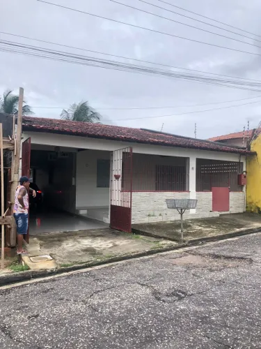 Casa em Salinas ( Rua em Frente ao Sup. Lider )