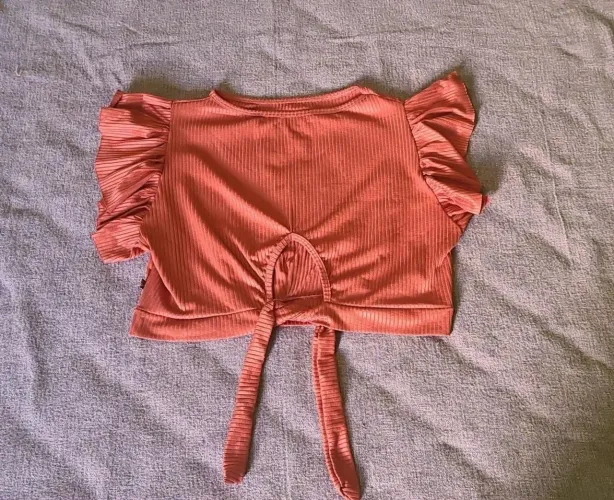 Blusa cropped amarrada na frente