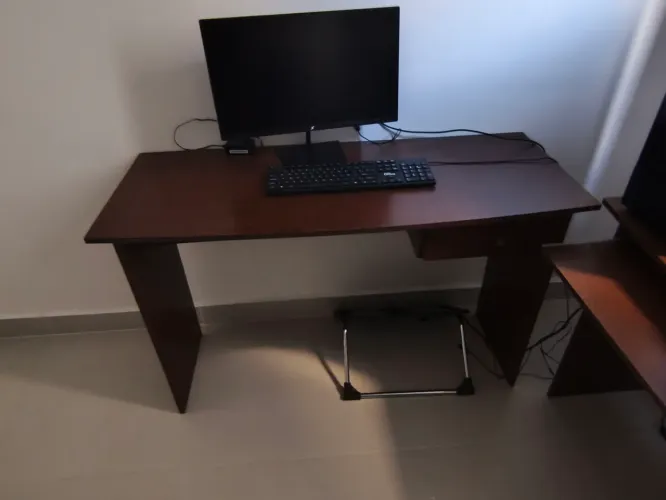 Mesa de escritório em L