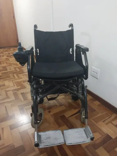 Cadeira de rodas elétrica
