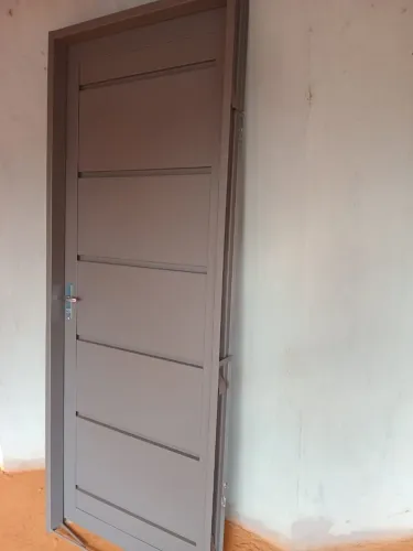 Porta de serralheria