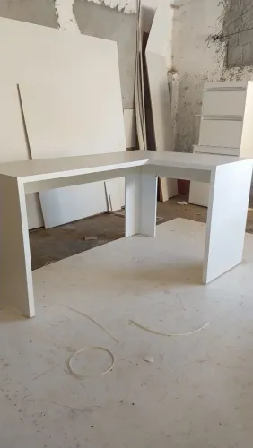 Mesa escrivaninha em L