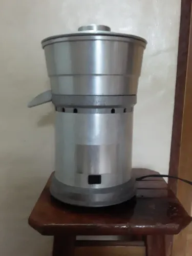 Espremedor de Frutas Industrial ( Laranja / Limão ) 