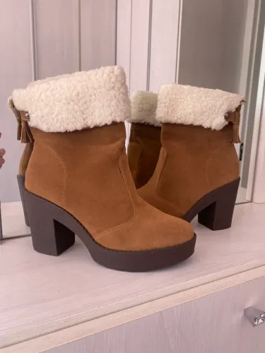 Bota de camurça bege