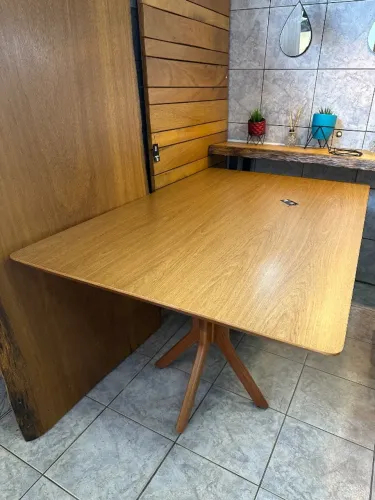 Mesa de madeira para 6 cadeiras alto padrão