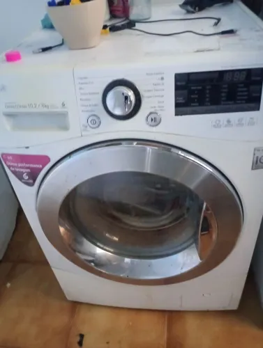 Máquina LG lava e seca com pequeno defeito  500 reais 