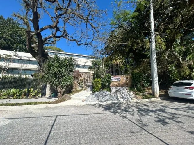 Terreno de 487m² no Centro