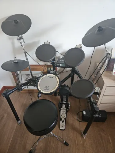 Bateria Eletrônica Roland Td4 + Amp Simmons DA50