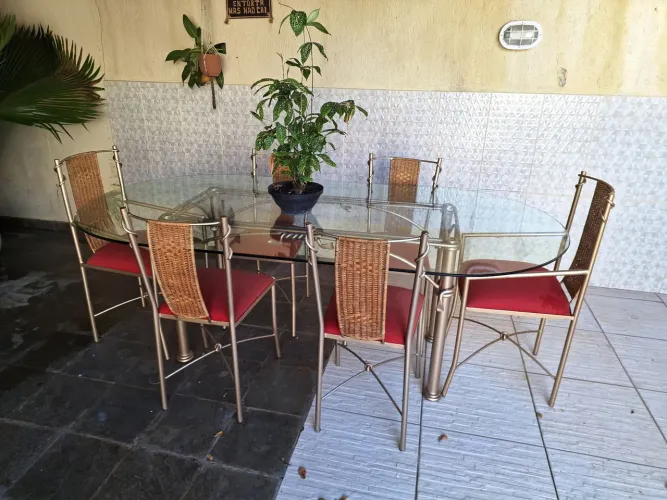 Mesa vidro 2,10m comprim. X 1,10 larg. Vidro 10mm  com 6 cadeiras estofadas 