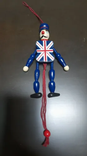 Boneco policial inglês de madeira articulado