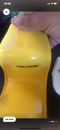 Panton amarelo .
