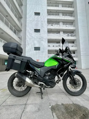 Versys tourer 300cc, completona, e alguns acessórios caso queira.