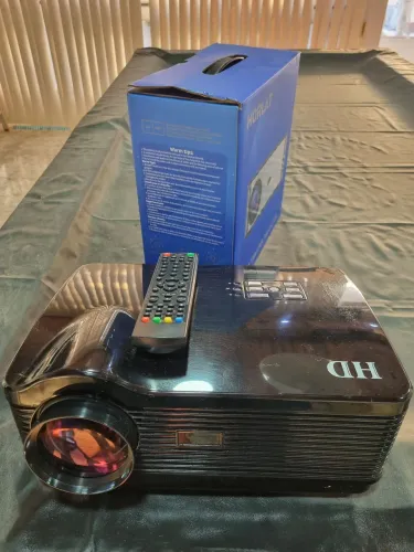 Projetor HD com controle remoto wi-fi Android em otimo estado