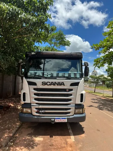 Scania G440 6x4 (ENGATADO)