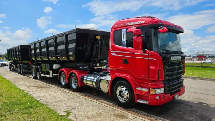 Scania R440 6x4 Bug Leve mola Ano 13 Manual +Rodocaçamba Pastre Ano 21 
