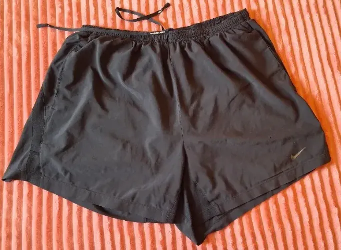 Shorts Nike Running Preto - Forro e bolso com ziper