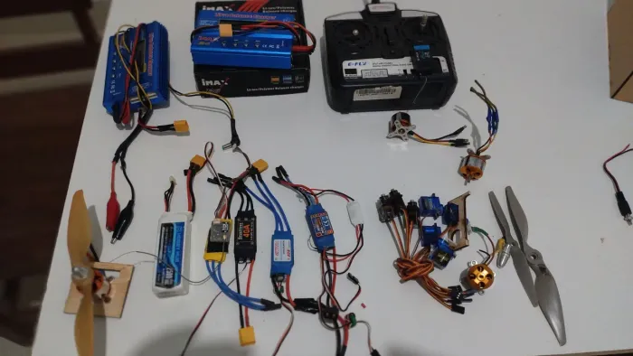 vendo lote de peças pra aero modelo