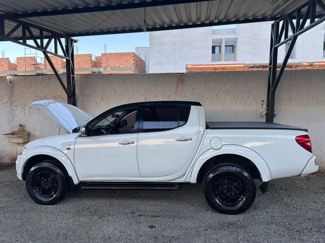 Mitsubishi L200 Triton HPE 3.5 CD V6 24V Flex Aut. 2015