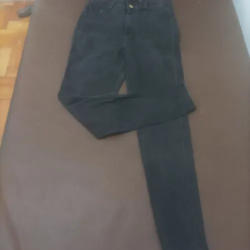 Calça Jeans Preta - Elegância e Conforto