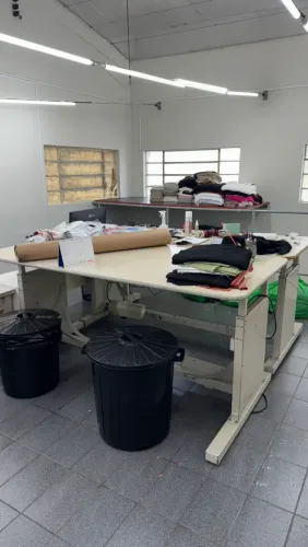 Mesa para Revisão, com regulagem elétrica de altura