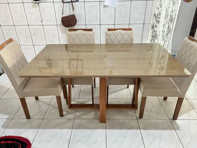 Mesa na madeira a pronta entrega