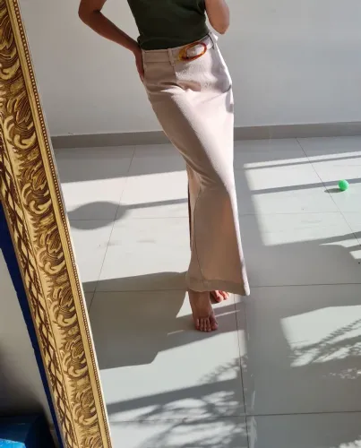 Saia longa bege nude c/cinto embutido alonga silhueta perfeito p/ verão feminina