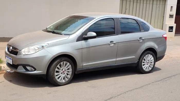 Fiat Grand Siena Essence 1.6 Flex 16V 2013