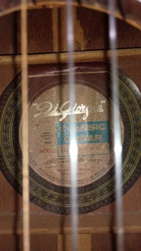 Vendo violão marca  " Di'giorgio " 