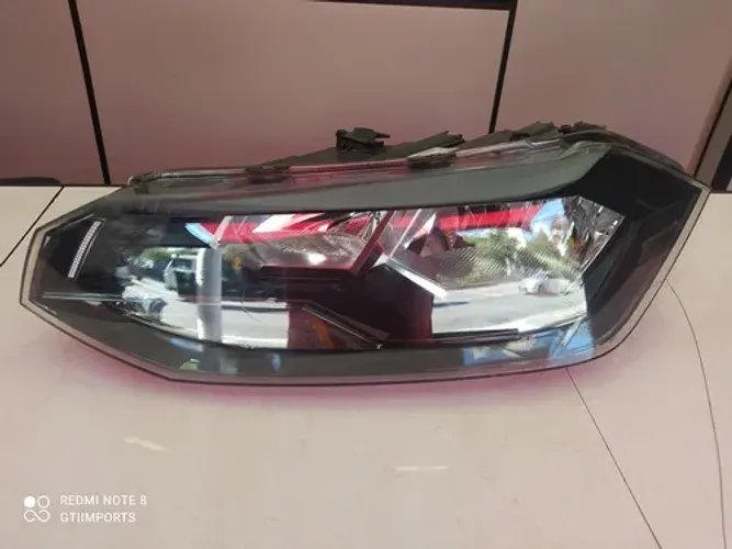 Farol Esquerdo Polo Virtus Friso Preto 2018 A 2022