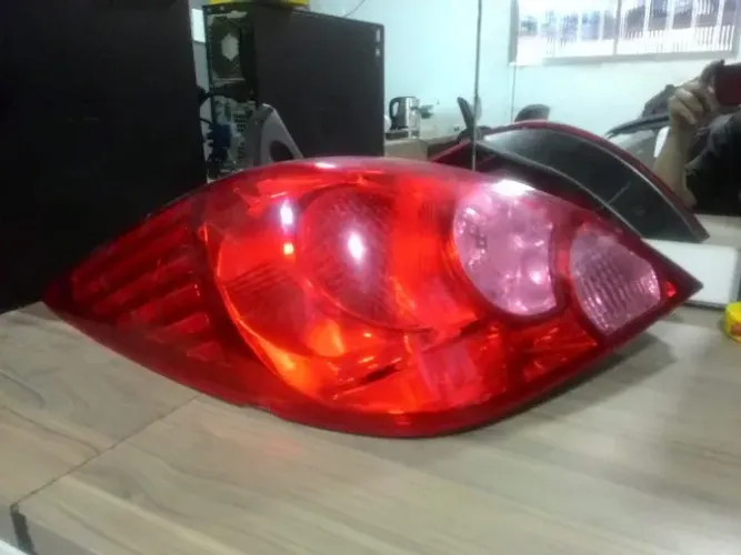  Lanterna Esquerda Nissan Tiida 2008 a 2015 26555 EM01A