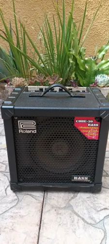 Cube 30 bass roland multi efeito <br>1200Rs