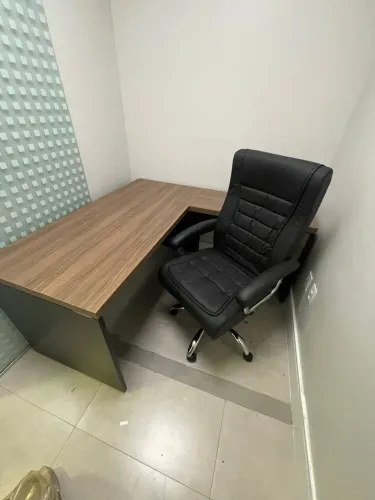Mesa com Cadeira PRESIDENTE em L 1.50x1.60 para Escritório - Design Moderno