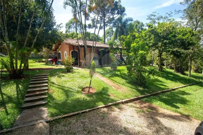 Chácara à venda com 3 quartos em Marmeleiro, São Roque - SP