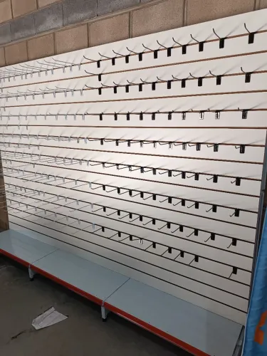 Gancho para painel branco 25mc $20,00 a dúzia