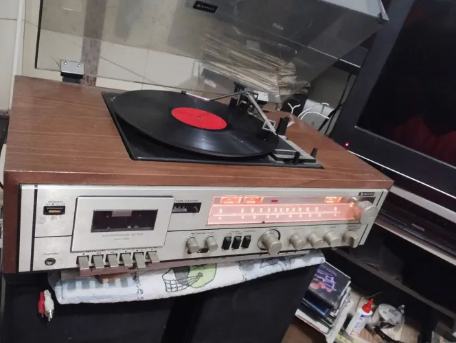 Vendo Som 3x1 Sanyo antigo funcionando tudo 