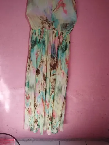 Vestido plinsado estampado 