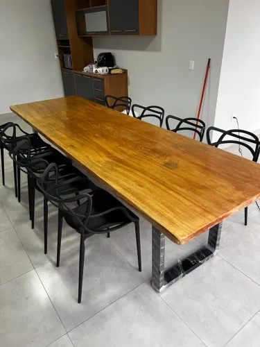 Mesa de Jantar Rústica com Design Moderno